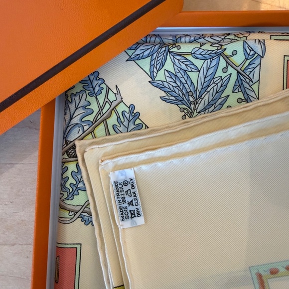 Hermes "Le Songe de Poliphile" Silk Scarf 90cm - Cream/Pink - Picture 2 of 5